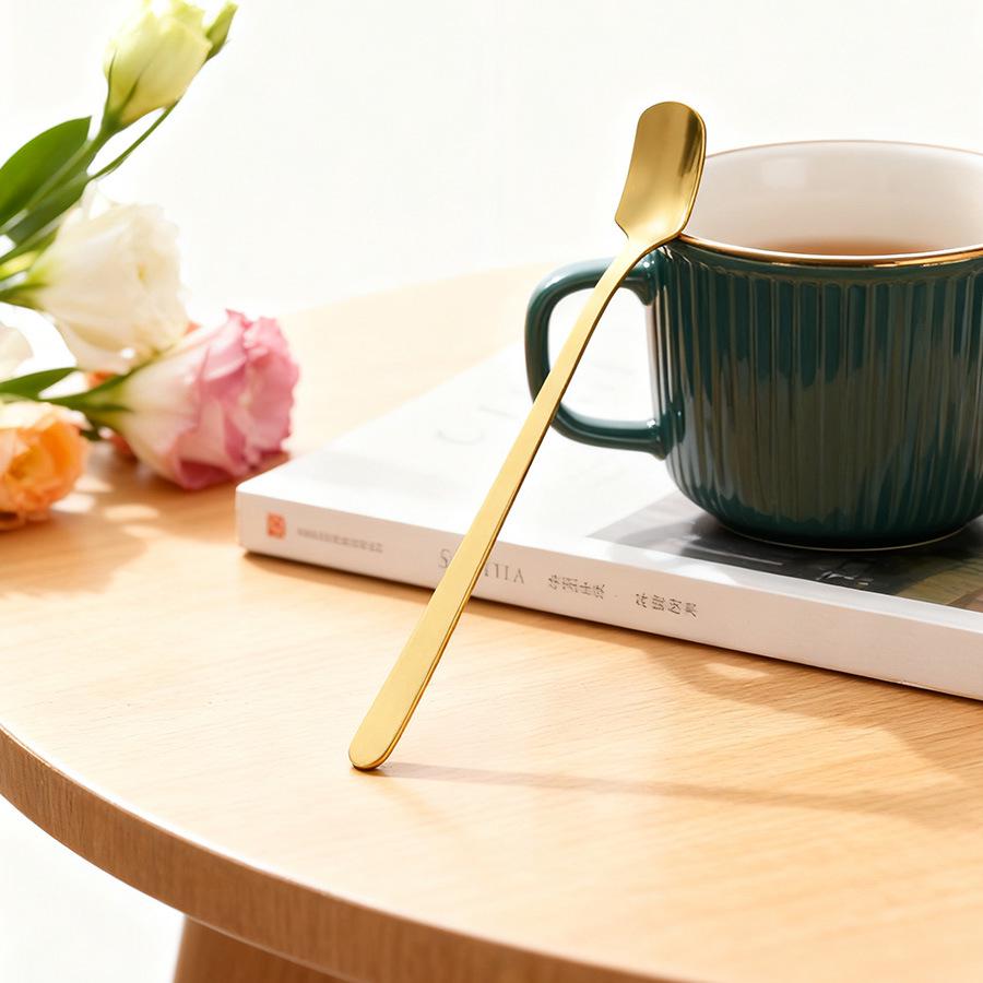 Gold Nordic Style Square Head Spoon: Simple, Luxurious Oatmeal & Cereal Spoon for Hotels & Restaurants.