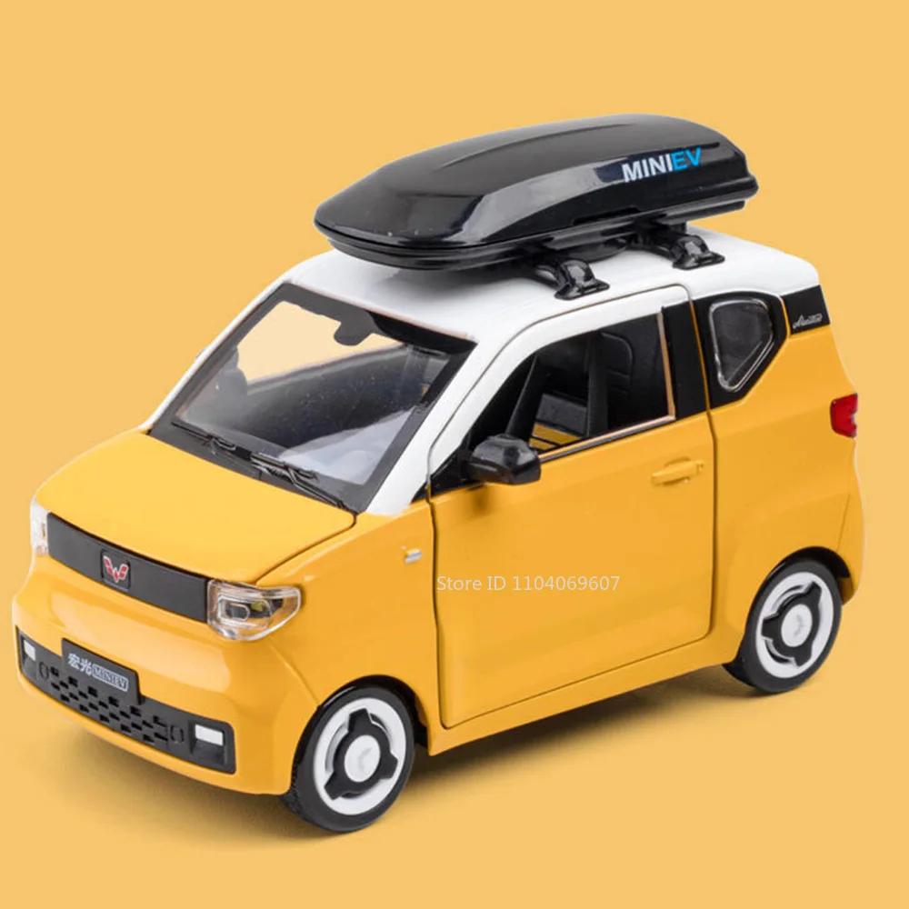 1:24 Car Toy WuLing HongGuang Mini EV Models Alloy Diecast Sound Light Pull Back Door Opened Rubber Tires Ornament Vehicle Gifts