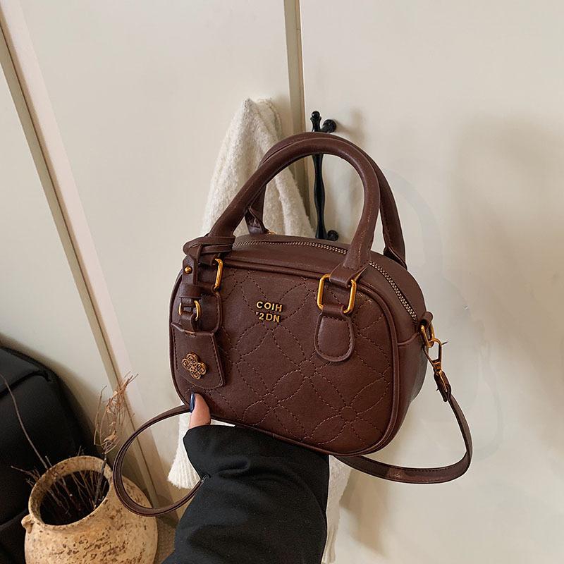 Retro High-end Hand Carry Small Square Bag Women's New Fashion Versatile Shoulder Bag Commuter Messenger Bag