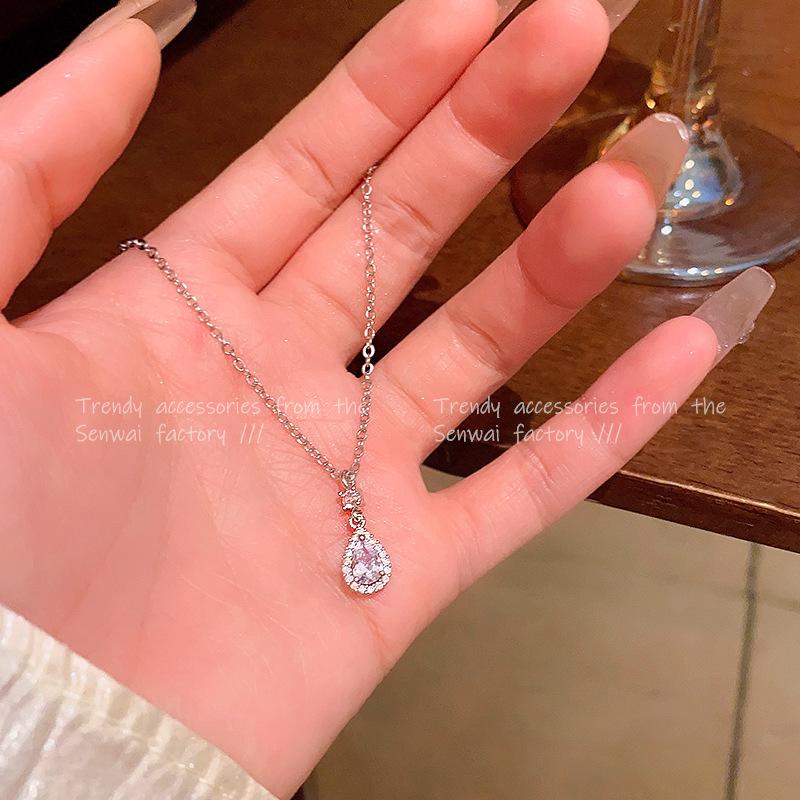 

Zircon water drop pendant, titanium steel necklace, women s exquisite light luxury collarbone chain, niche explosion