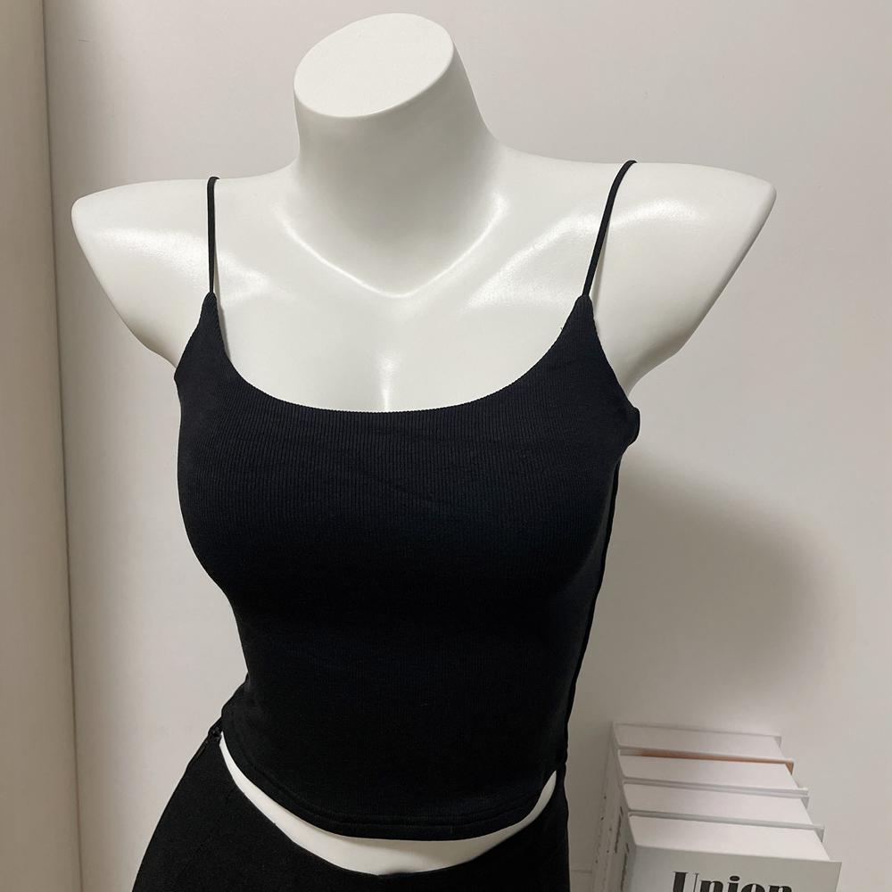 

Серый топ на тонких бретелях - В наличии, Отправка в тот же день, Отличная эластичность, Превосходная облегающая способность Medium чёрный