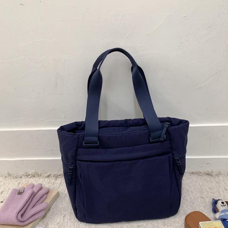 

Casual and lightweight tote bag women s 2025 new large-capacity simple commuter shoulder bag Korean version of niche canvas bag темно-синий