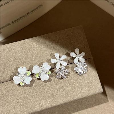 Silver Needle Korean Zircon Resin Flower Stud Earrings: Stylish, Versatile, Light Luxury Ear Jewelry for Women.