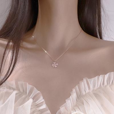Trèfle à quatre feuilles Mode coréenne Simple collier de niche Bijoux pour femmes Fleur Pendentif croix Accessoires