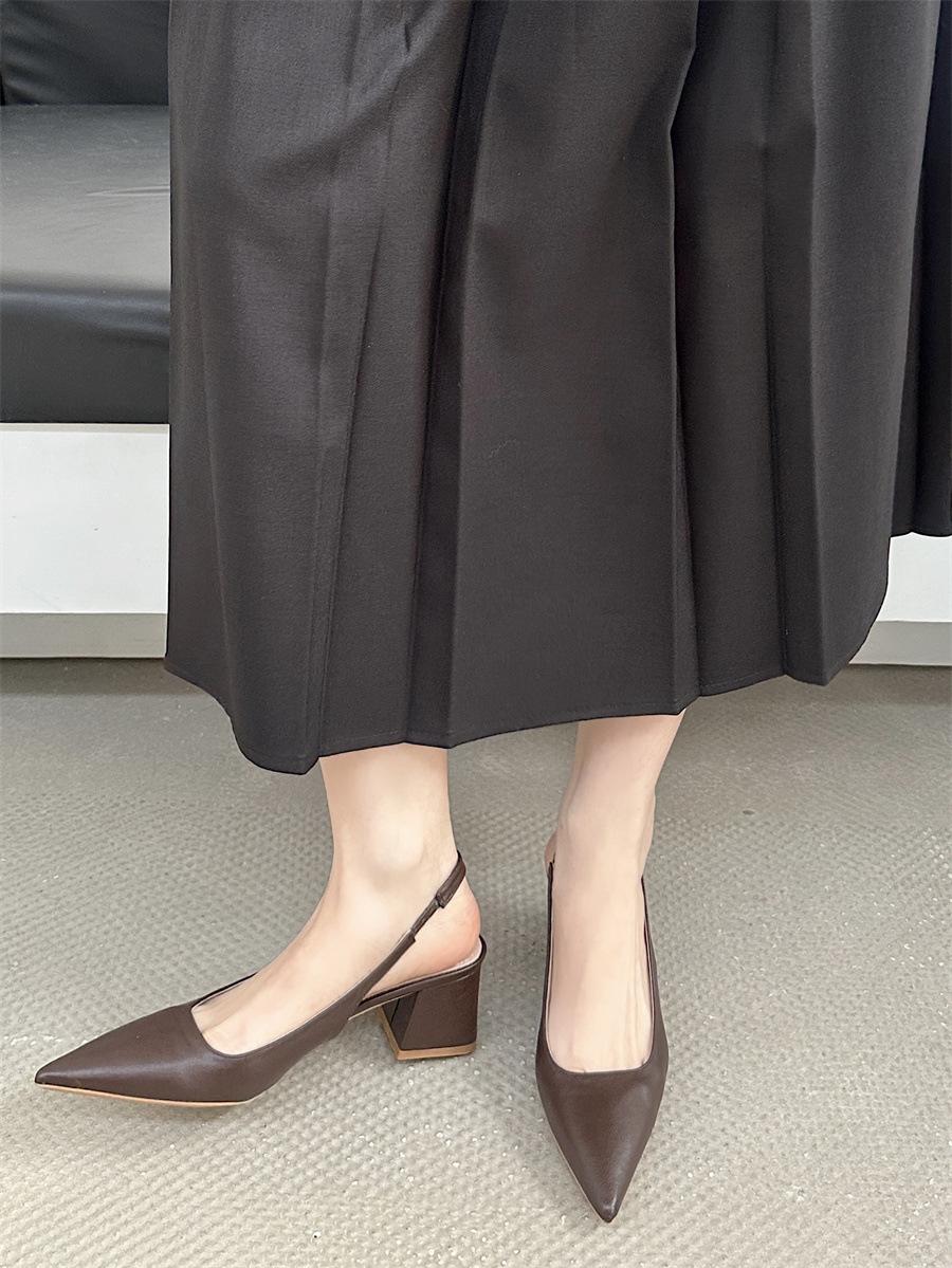 

Сандалии Baotou женские французские остроносые толстые каблуки пустые одинарные туфли одно слово с высокими каблуками одинарные туфли 40 темно-коричневого