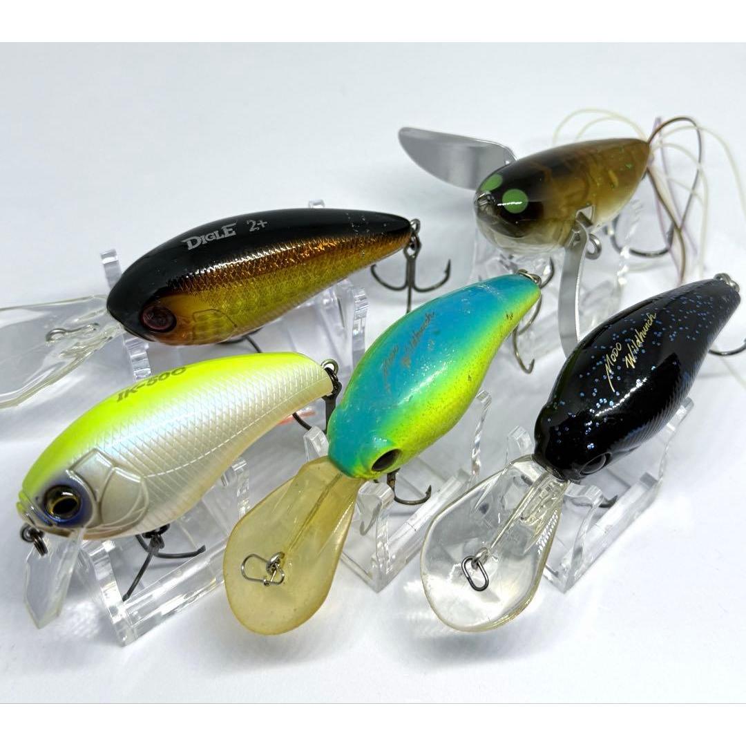 Used 5 bass lures, product name in the description column