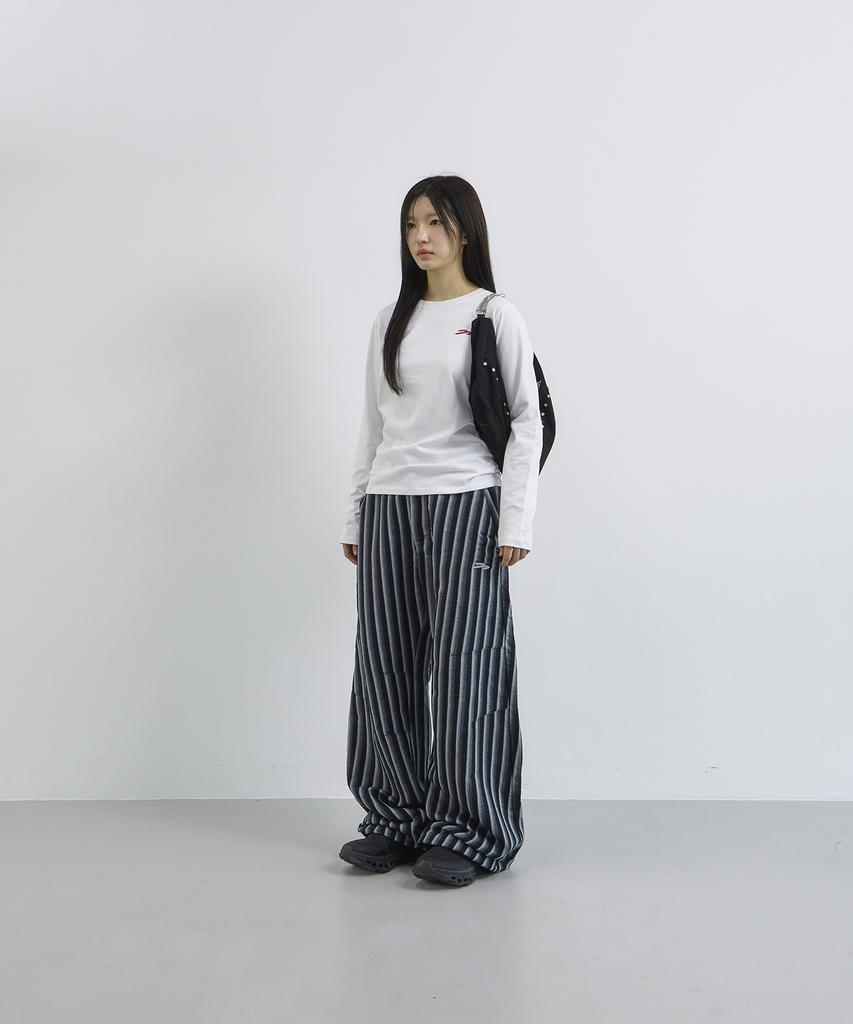 Tansanmageunesyum Hand Bone Diagonal Pants (Blue)