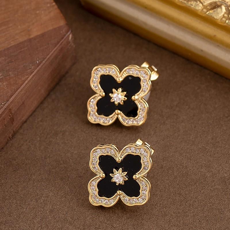 Elegant Zircon-Embellished Clover Stud Earrings Women Non-Pierced Minimalist Luxury Ear Cuffs Gold Tone