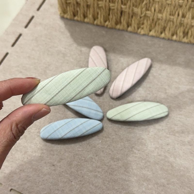 

2026 High-End Duckbill Side Bangs Hair Clip for Women – Autumn/Winter Hair Accessory for Flyaway Control зелёный