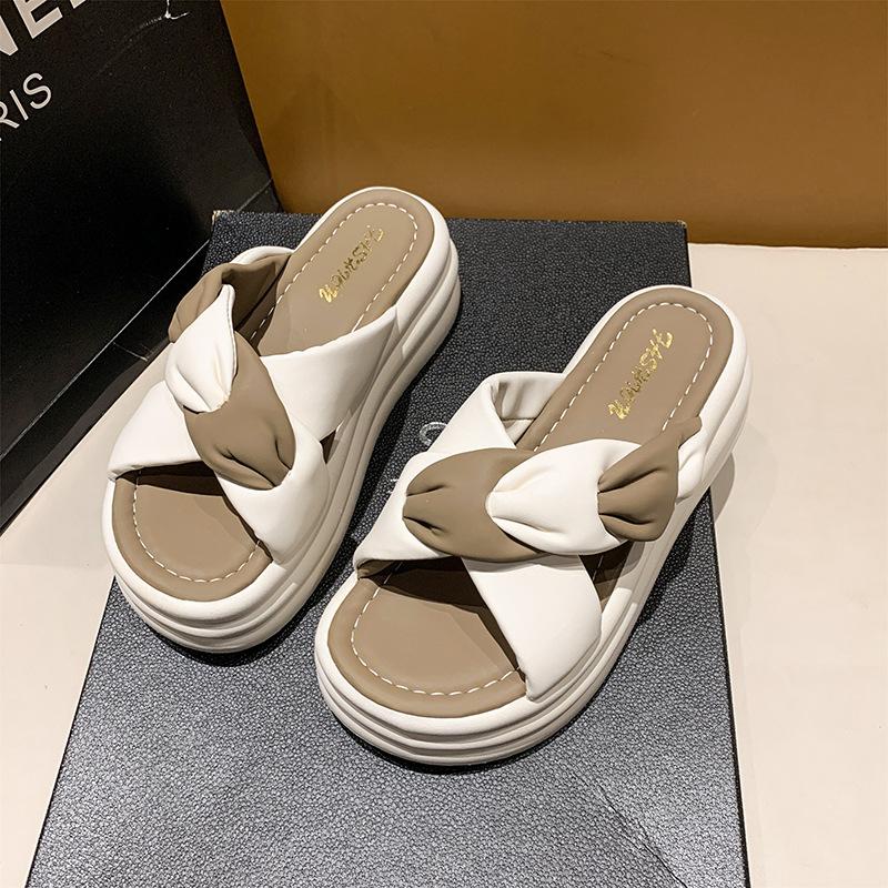 

Slippers women s summer outer wear 2025 new color matching thick bottom word with beach cool slippers women 40 бежевый