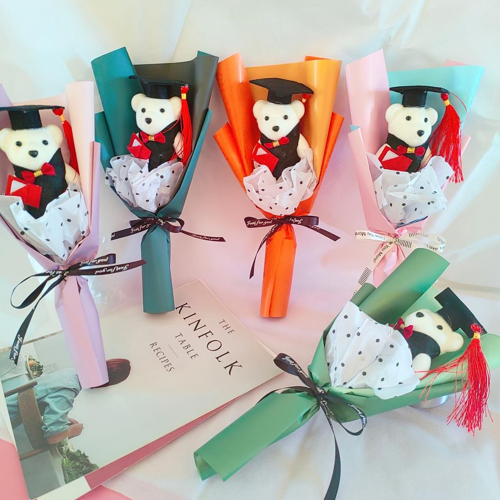 1 graduation season PhD hat teddy bear bouquet, suitable for school events and party decoration, graduation season gift