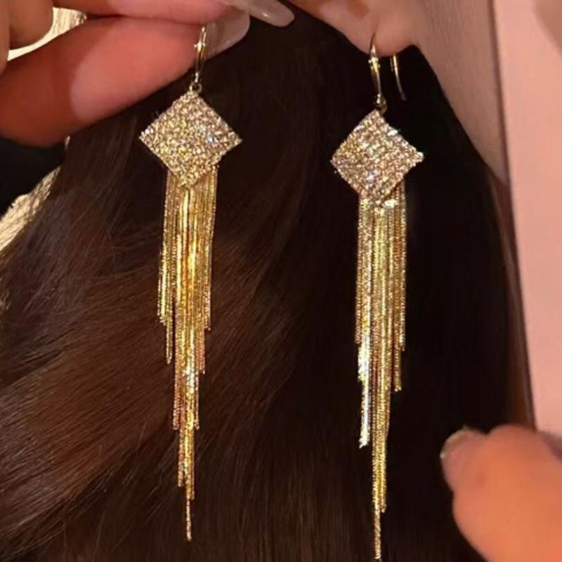 Exaggerated tassel metal long earrings temperament cold style fashion Internet celebrity earrings new trendy round face thin earrings
