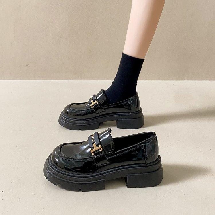 

Лоферы женские 2025 новые осенние женские туфли ретро на одной педали в британском стиле маленькие кожаные туфли черные туфли jk одинарные туфли 35