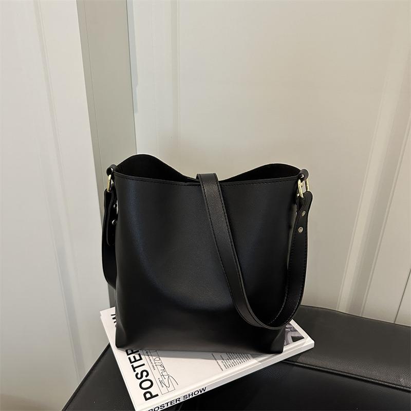 Large Capacity Retro Simple Korean Style Fashion Single Shoulder Crossbody Bucket Bag