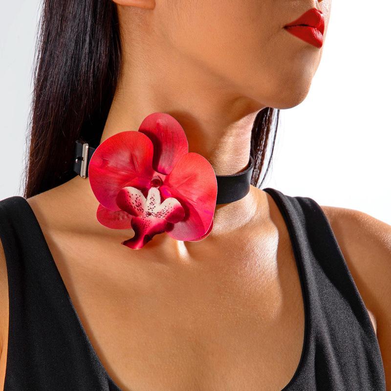 Party short feather collar temperament elegant three-dimensional white flower necklace necklace necklace women