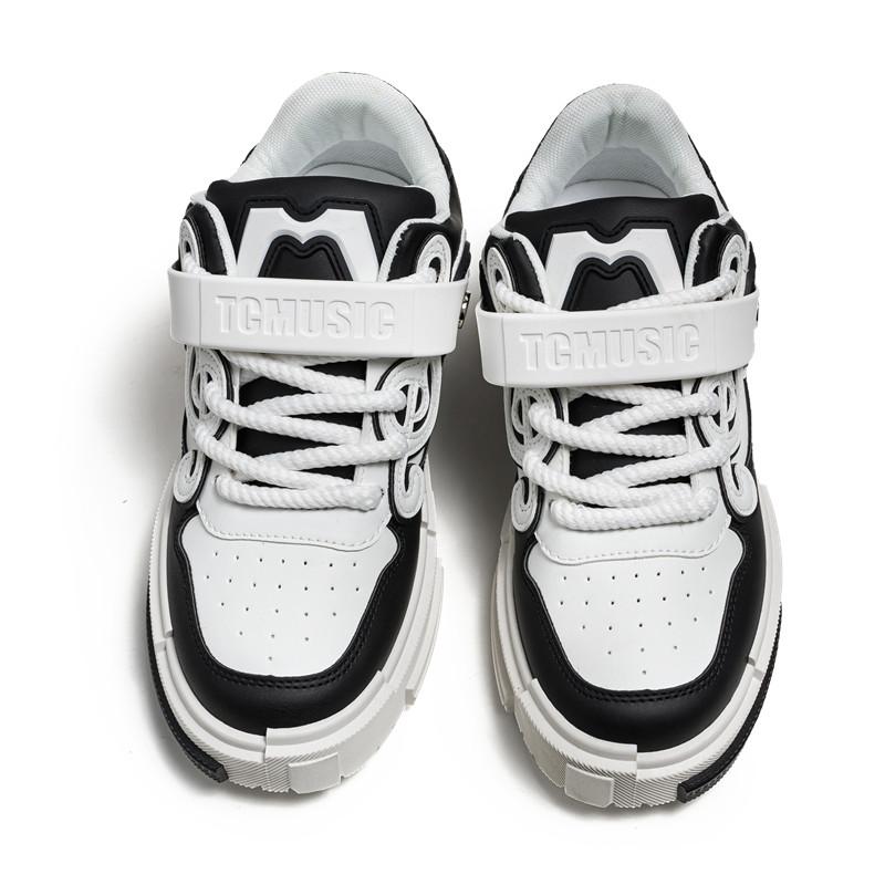 

Casual Board Shoes Men s Spring Leather Waterproof Youth Outdoor Sports Shoes, Niche Design Sense, High-end Feeling, Bread Shoes 44 чорний