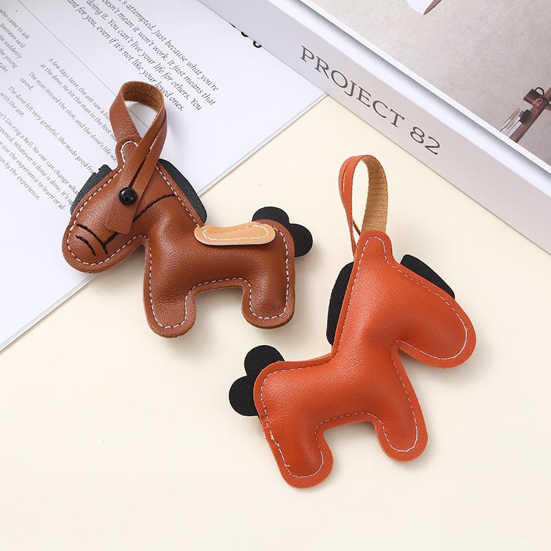 Cartoon Pu Leather Brown Pony Charms Keychain Pendant Women Keyring Cute Animal Bag Hanging Ornament Accessories Decoration Gift