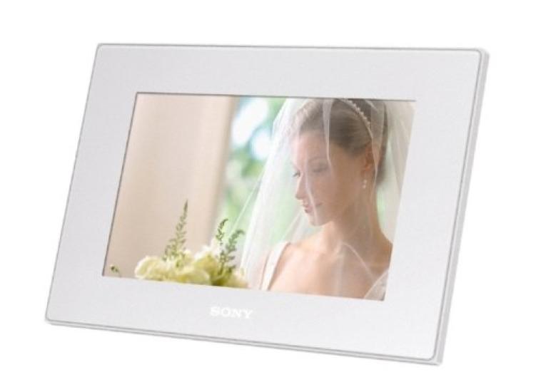 

Цифровая фоторамка SONY D72 Белая DPF-D72/W белый