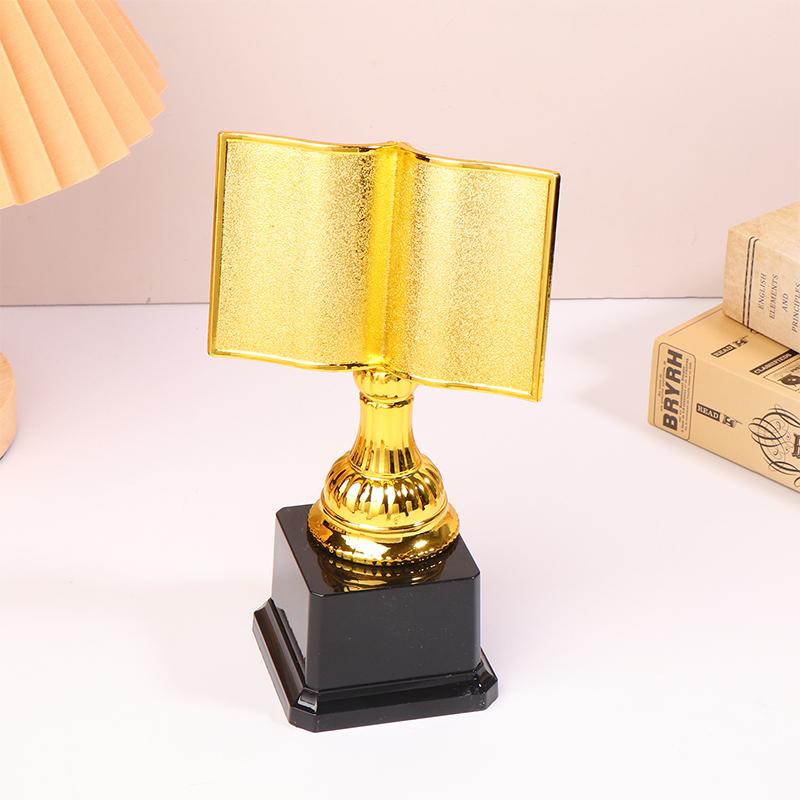 

Золотой трофей «Звезда чтения» для детей Пластиковый трофей для конкурса чтения для школы, домашней библиотеки, поощряющий чтение 1Pc