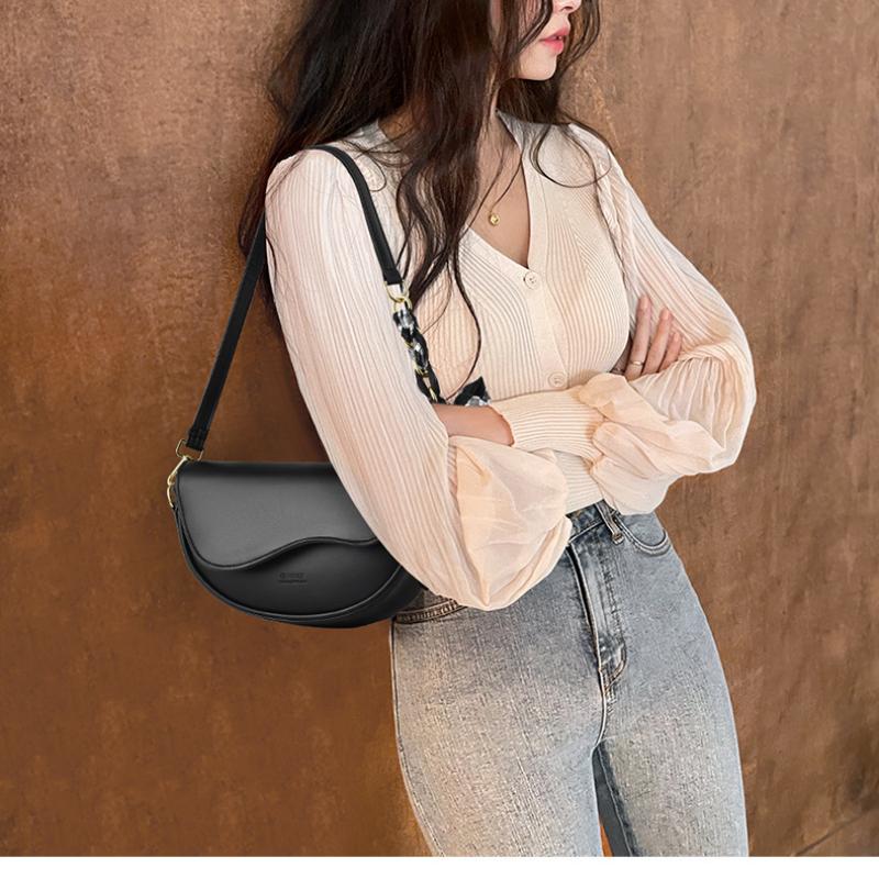 Small Niche Luxury Women's Bag, New Fashionable Underarm Saddle Bag, Korean Version, Simple Casual Single Shoulder Crossbody Bag