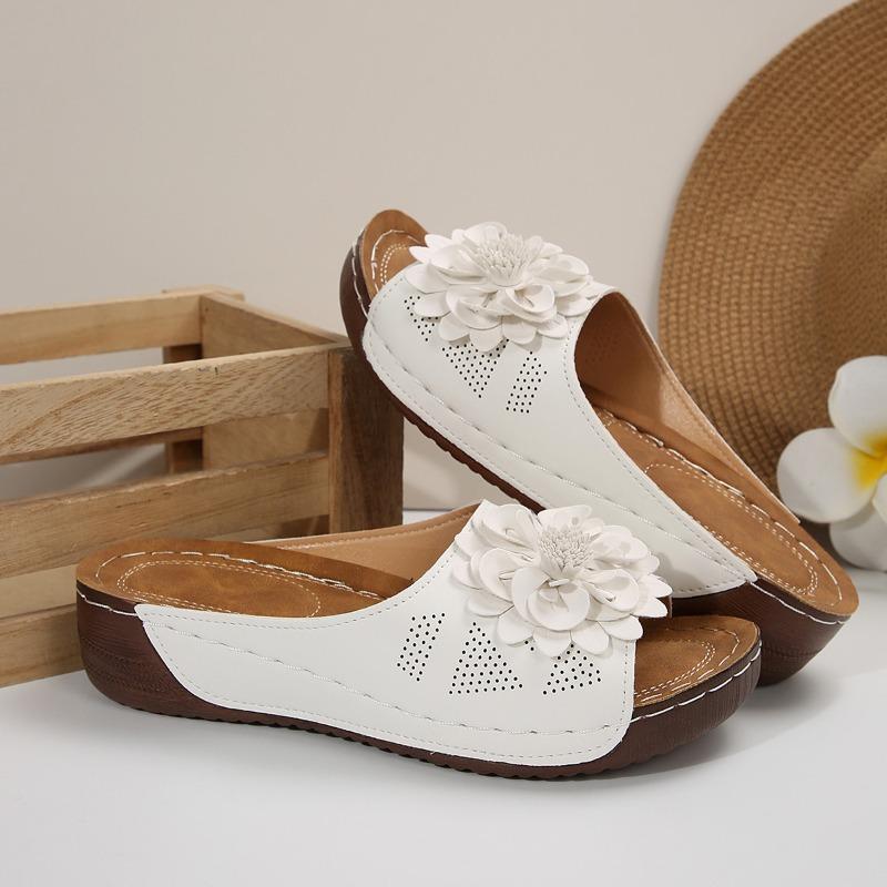 Spring and Summer New Large-size Women's Shoes, a Flower Open-toed Slippers, Women's Sandals