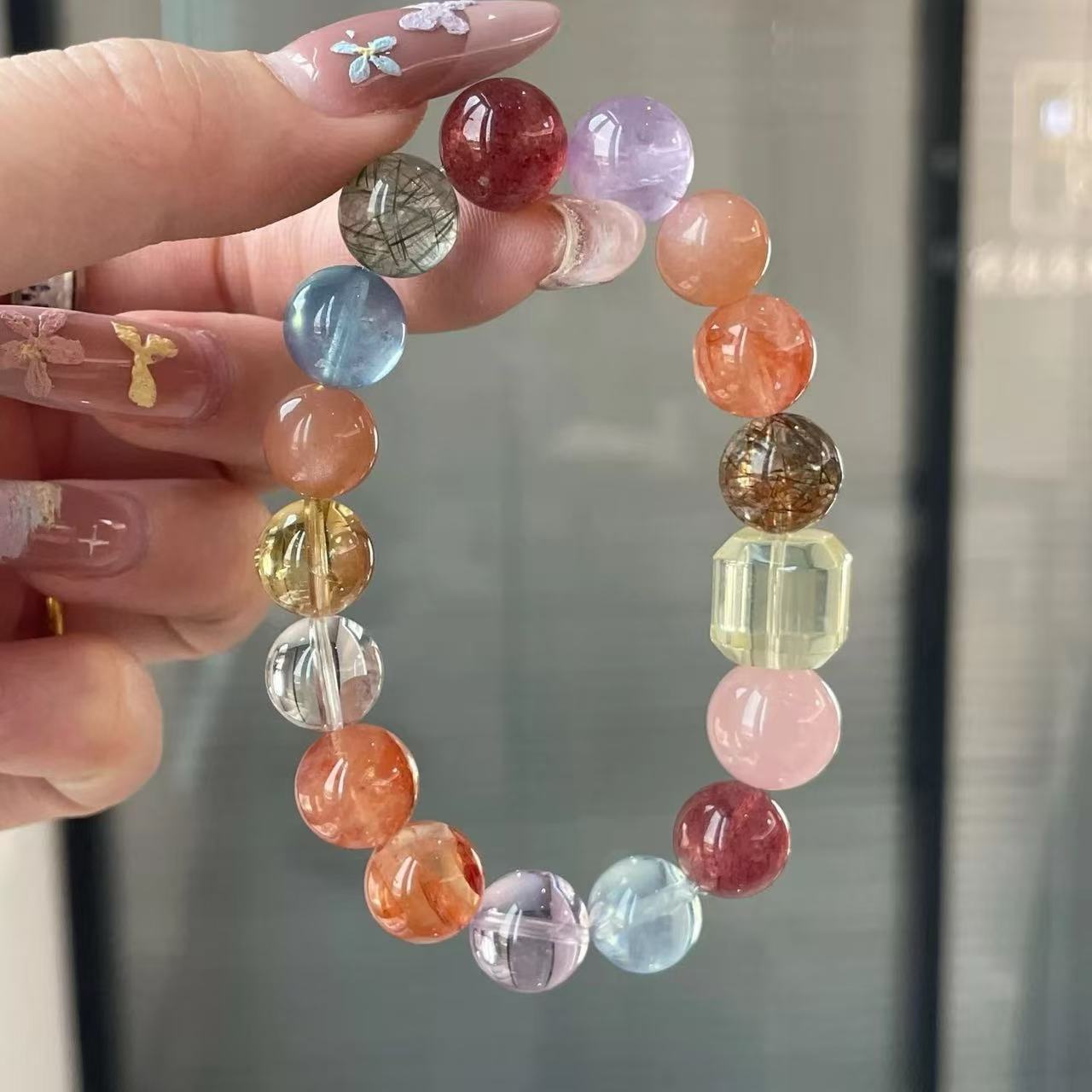 

Wang Su-long s natural crystal bracelet, high-end dopamine color series, stylish and full of personality, multi-bead bracelet Wang Su-long s same style