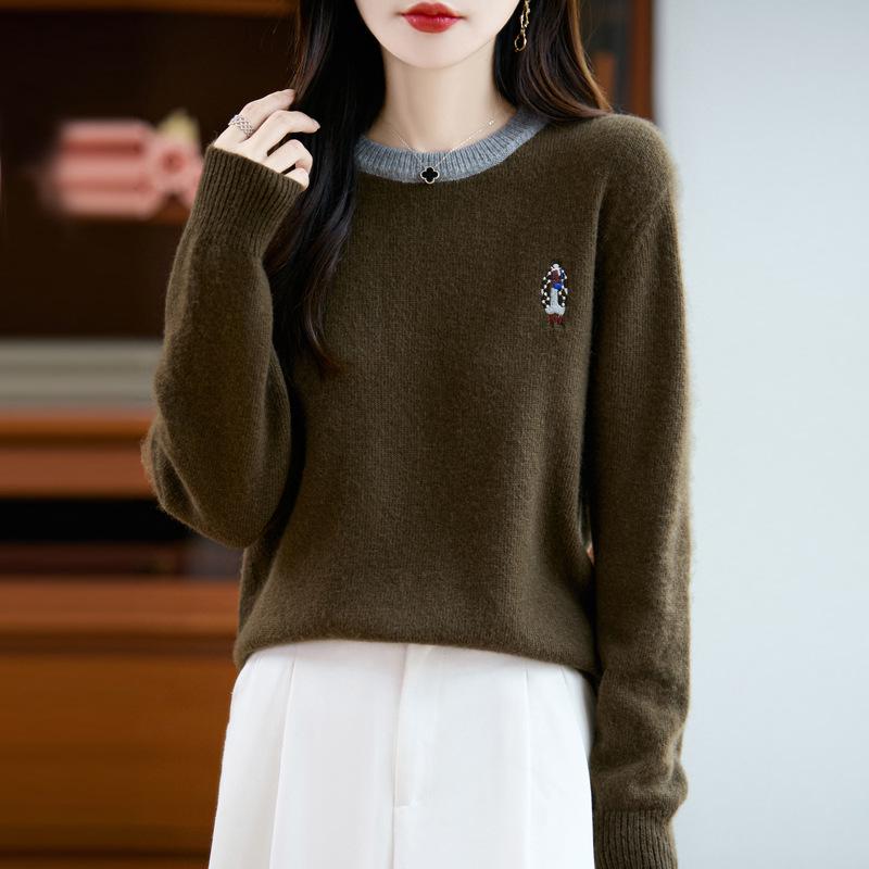 2025 Autumn/Winter Women's Plus Size Loose Embroidered Knit Sweater - Fashionable Temperament Top