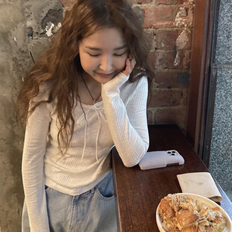 

Белая облегающая базовая футболка на шнурке в наличии - Простая однотонная футболка Весна 2025 One Size белый/слоновая кость