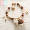 Babyrasselspielzeug 0-12 Monate Neugeborene Häkelrassel Kinderwagen-Mobile Spielzeug Holzklammern Anhängerspielzeug für Neugeborene Baby-Tier-Spielzeug