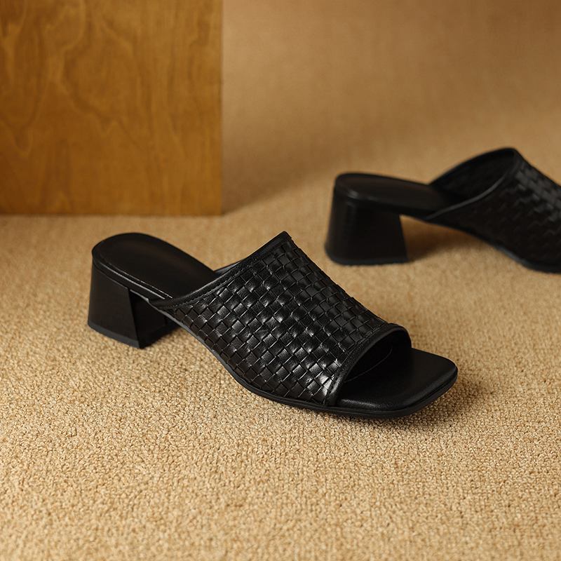 Krazing Pot Naturalne skórzane podstawowe stylowe muły z odkrytymi palcami średnie obcasy letnie buty rzymskie tkane zdobienie damskie sandały