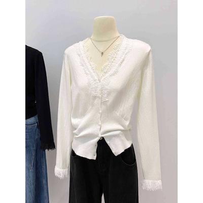 Atmosphärisches Spitzen-Spleiß-Basistop Damen Herbst und Winter Temperament Kragen Knopf innen Eleganter Stil Strickcardigan