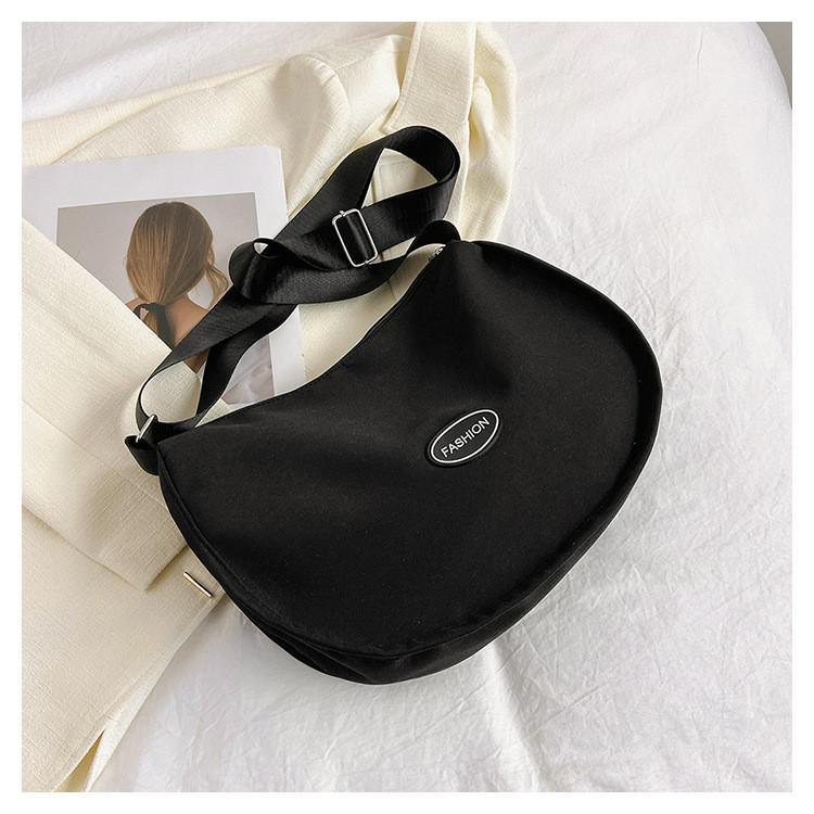 

Urban Chic Mini Canvas Bag For Women 2023 Spring New Fashionable Nylon Cloth Crossbody Bag With Zipper Closure Black