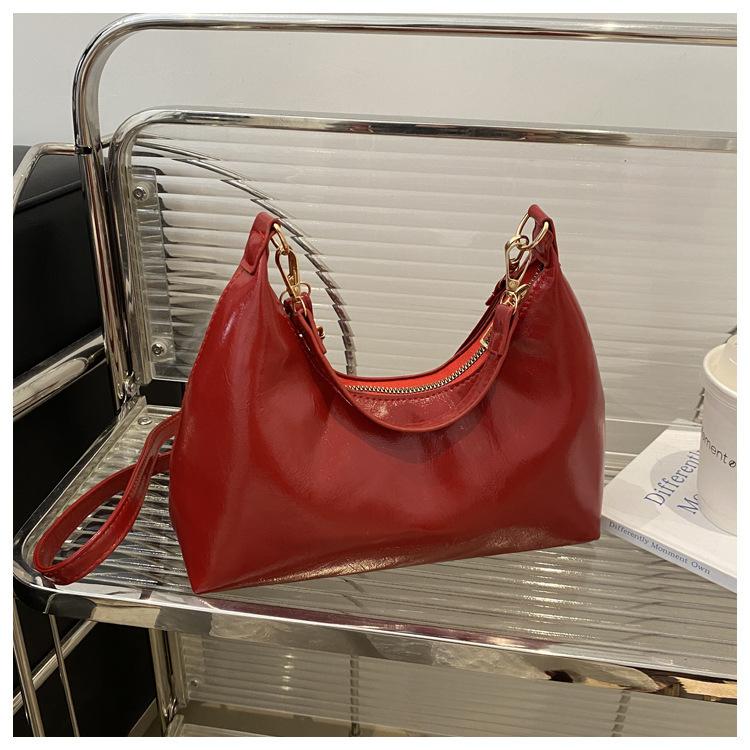 Textured Oil Wax Leather Solid Color 2025 New Winter Retro Casual Large Capacity Single Shoulder Underarm Crossbody Underarm Women's Bag