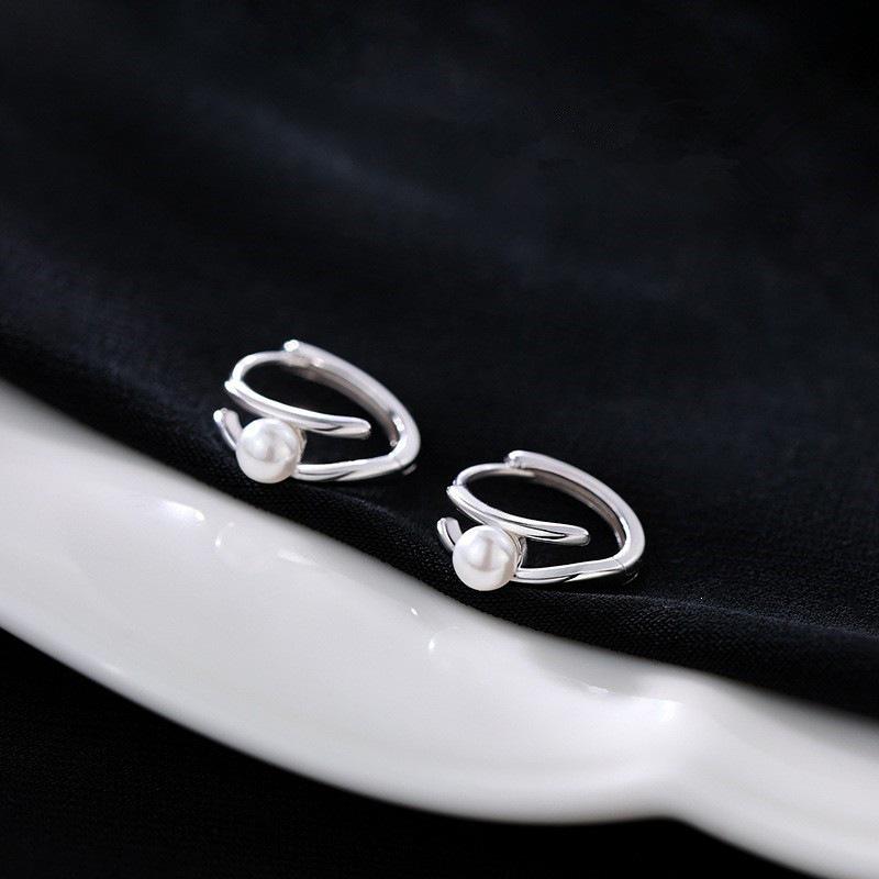 2023 New Style Niche Design Pearl Stud Earrings: 925 Sterling Silver Needle, Light Luxury Winter Ear Ornaments for Women