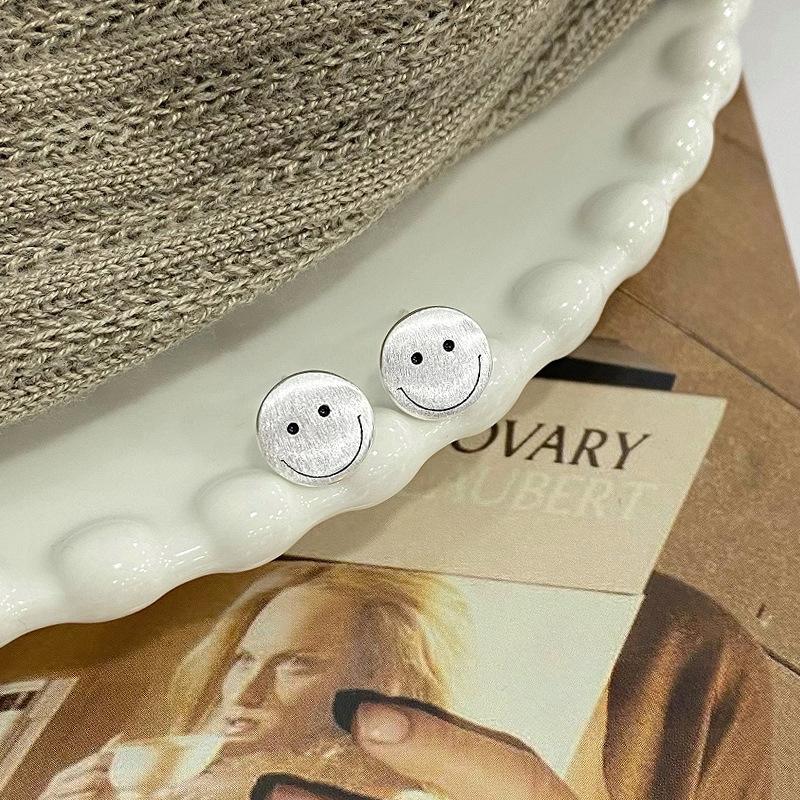 Personalized Brushed Smiley Earrings for Women with Cute Fashionable and Versatile Design New Earrings