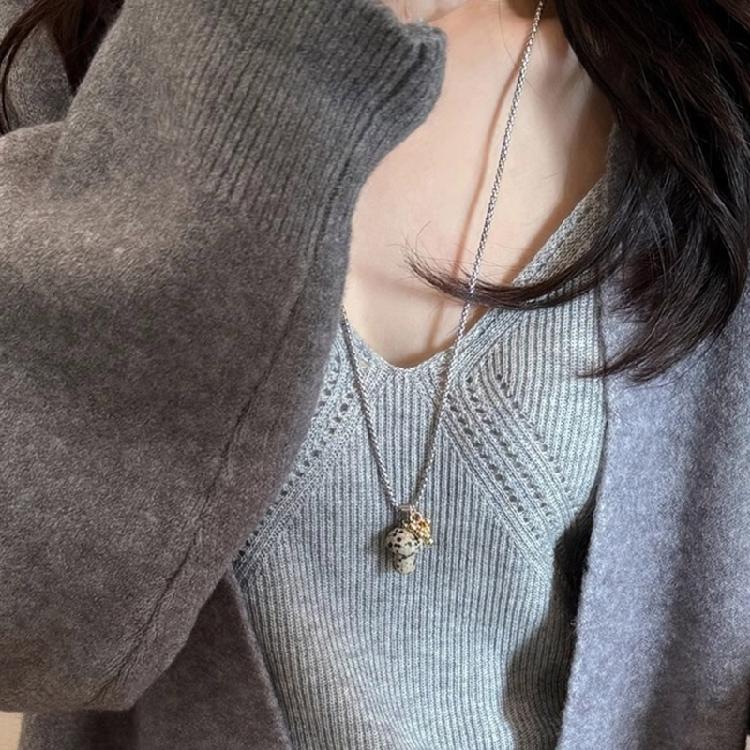 Stylish Mushroom Pendant Necklace Offering Elegant Charm and Comfort for Trendy Women and Nature Admirers Wear