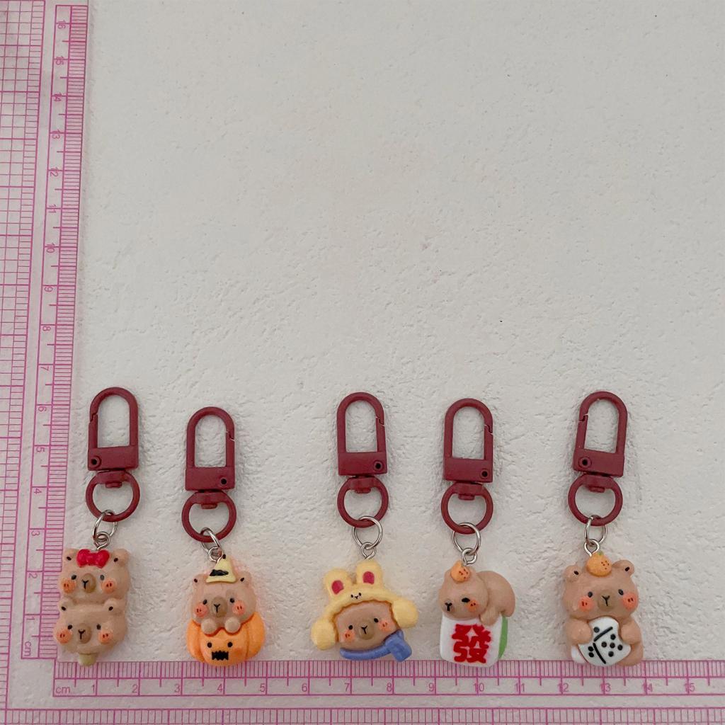 Set of 5/6 Stylish Capybara Keychain Animal Keyring Ornament Lovely Resin Bag Pendant Accessories for Animal Lovers
