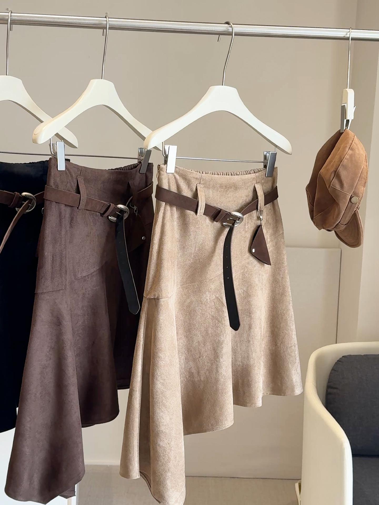 

Женская замшевая юбка-миди в стиле ретро с завышенной талией и облегающего кроя Medium