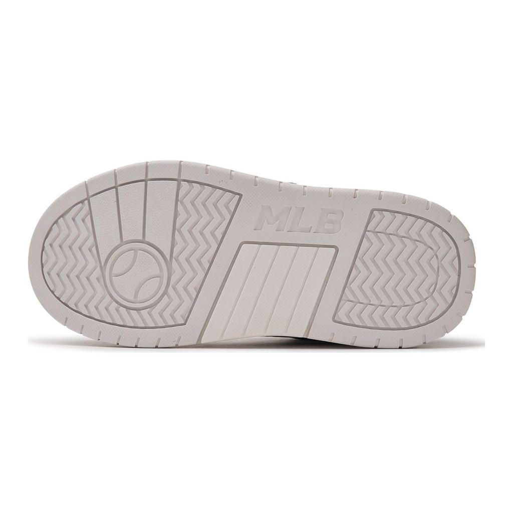 New MLB Saffiano New York Yankees Abrasion Resistant Low Top Kids' Skateboarding Shoes Black White Kids' 7ASXLB14N-50BKS