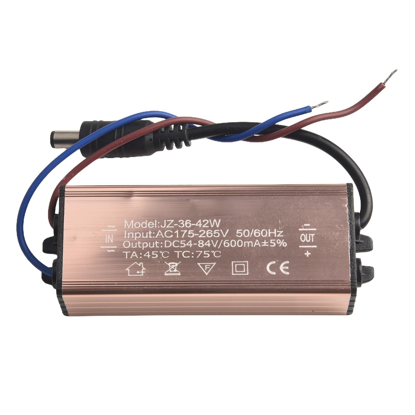 

Энергосберегающий светодиодный драйвер с низким уровнем пульсаций и ультранизким повышением температуры 36-42w600ma