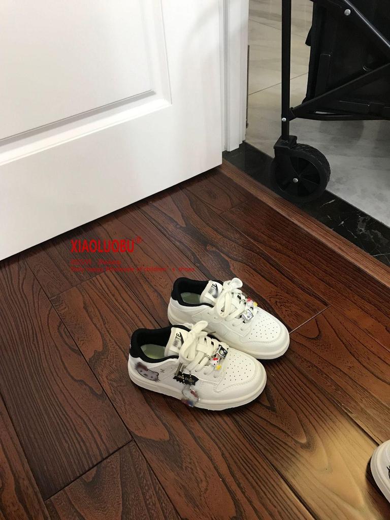 Cute Cartoon Embroidery Parent-Child White Shoes - Girls' and Boys' New Year's Style Versatile Sneakers for Spring 2026.