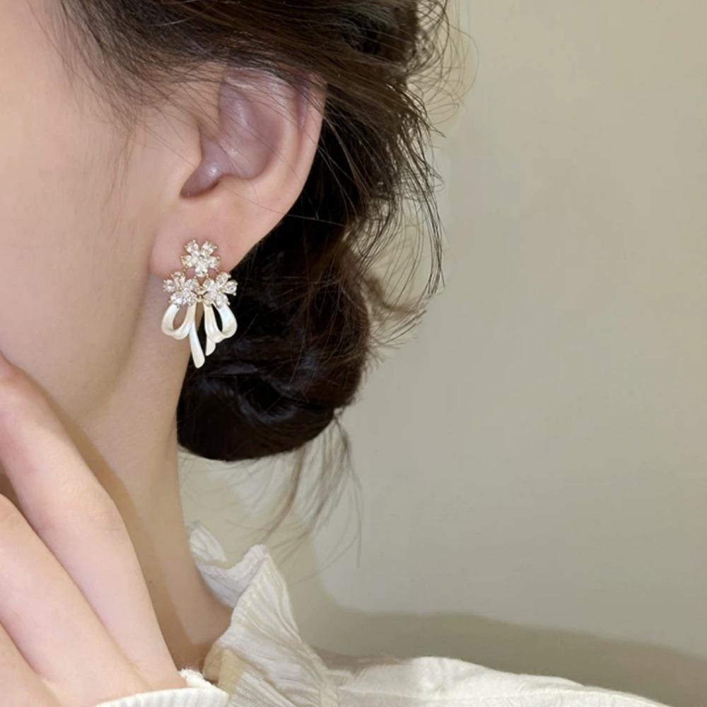 Hot Selling Light Luxury High-end Silk Ribbon Bow Earrings, Niche Unique Exquisite Fashion High-end Earrings