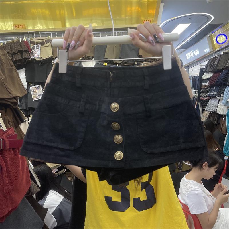 Vintage Low-Waist Slim-Fit Cargo Shorts with Heavy Embroidery, Bronze Snap Buttons, Double Waistband, Faux Two-Piece Design