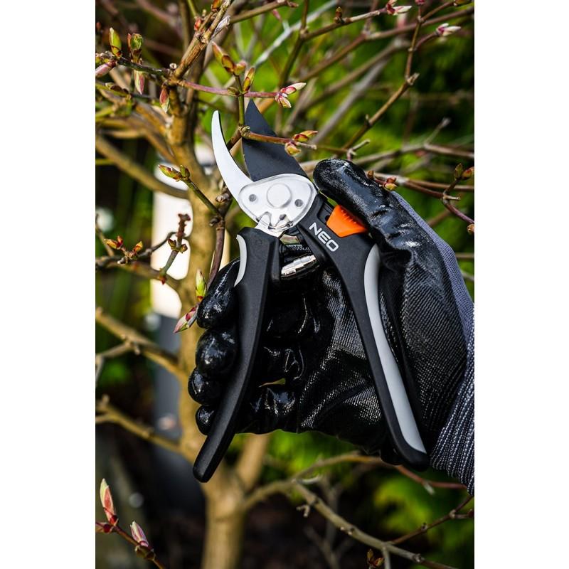 By-Pass Pruning Shear 200 Mm, Range Up To 18 Mm, Gear - T N15-204