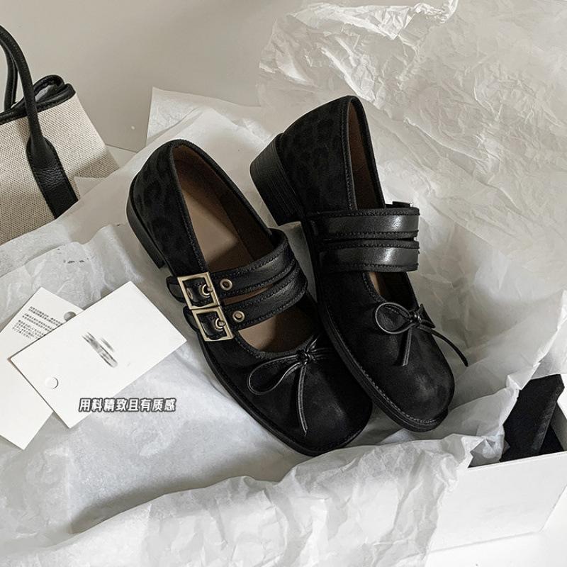 Spring and Autumn Round Head Fashion Single Shoes Women's Solid Color Non-slip Soft Sole Casual Low Heel Foot Cover Lazy Shoes Leather Four Seaso