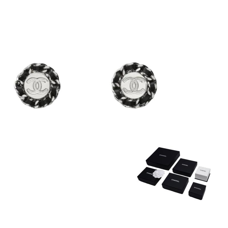 

CHANEL [25C Early Spring] Brand Logo - Earrings Women s Silver/Black срібний