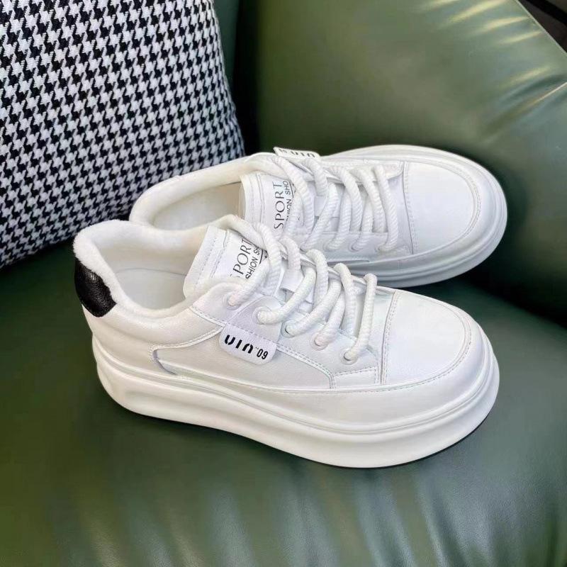 Foreign trade leather little white shoes women's versatile thick-soled muffin increases the height of 2025 autumn and winter new casual velvet bo