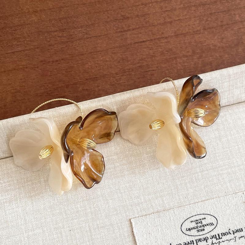 

Acrylic flower fringed ear hook super fairy elegant versatile earrings fashionable simple commuter earrings light luxury high sense