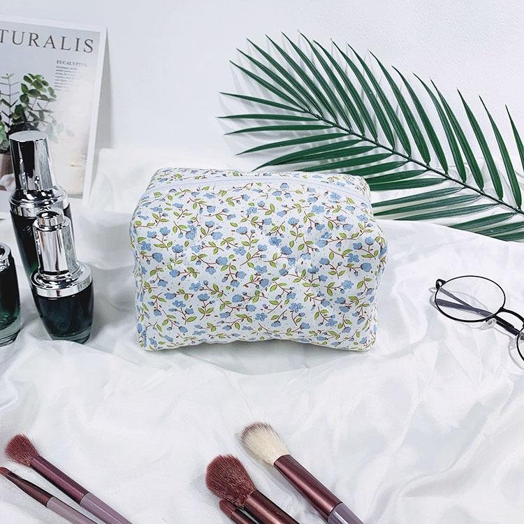 Floral Cosmetic Bag, Small, Fresh and Simple Toilet Bag, Clutch Bag, Portable Storage Bag.