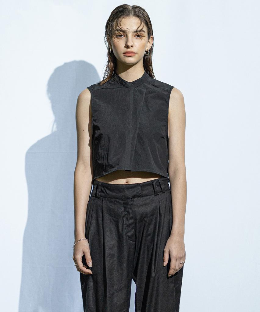 OBJECT MUSEUM High-Neck Sleeveless Top Ouosv002-Bk